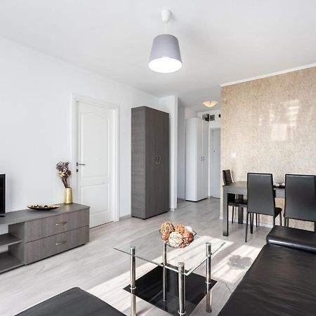 Central Apartment Tower Bukares Bagian luar foto