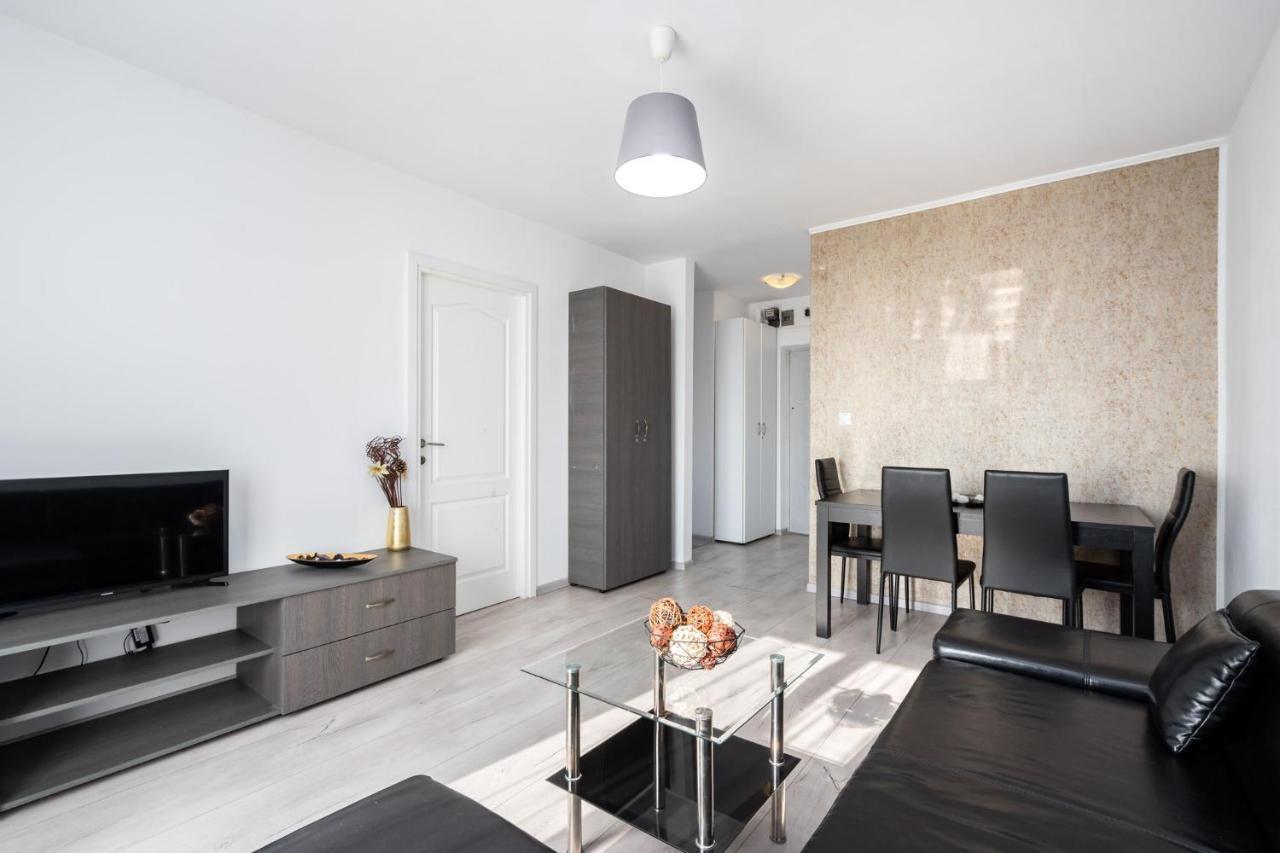 Central Apartment Tower Bukares Bagian luar foto