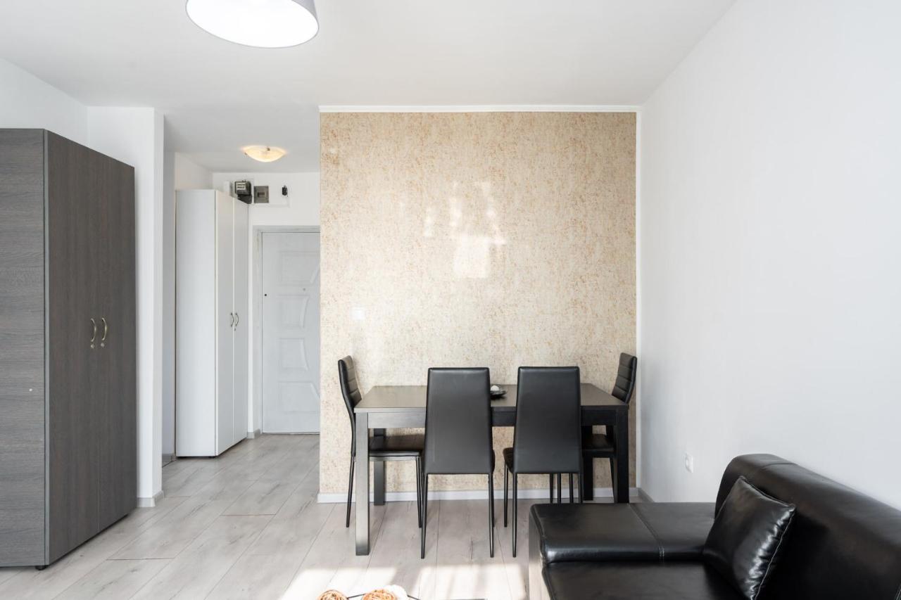 Central Apartment Tower Bukares Bagian luar foto